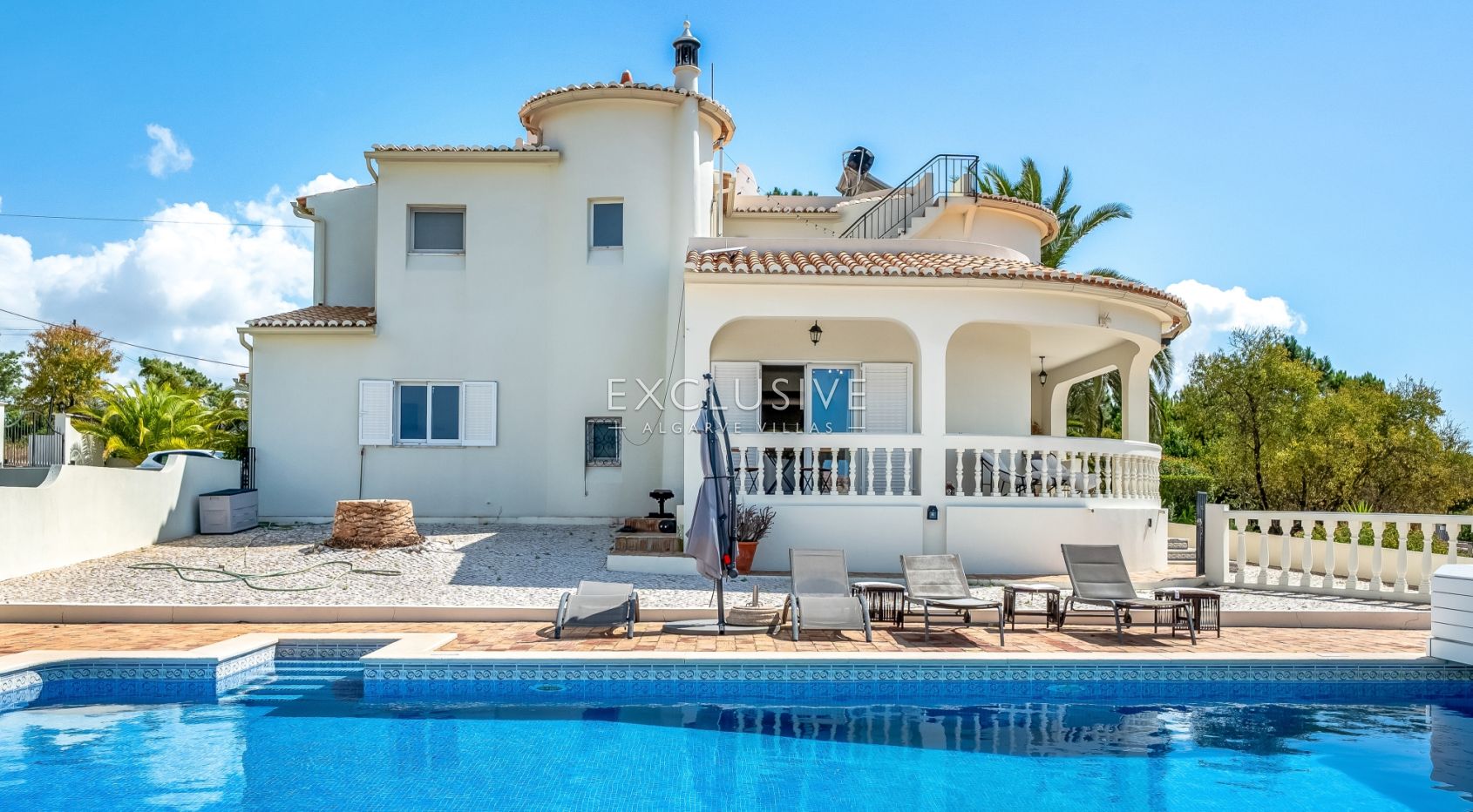 Exclusive 4+1 bedroom Villa with heated pool on 7910m2 plot in Porches, Algarve