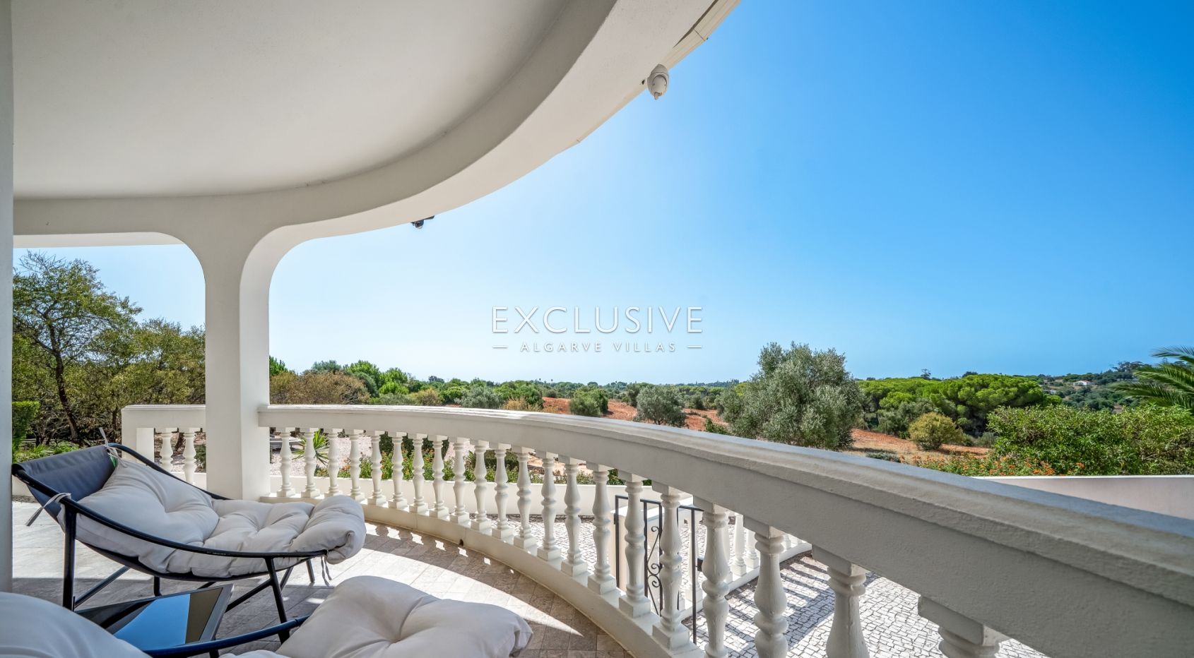Exclusive 4+1 bedroom Villa with heated pool on 7910m2 plot in Porches, Algarve