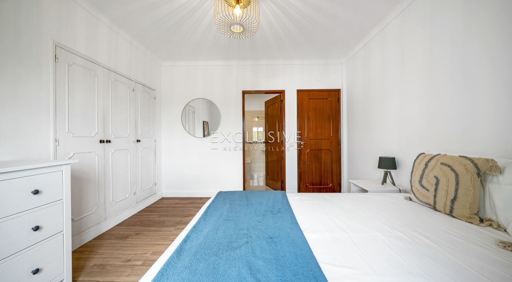Exclusive 4+1 bedroom Villa with heated pool on 7910m2 plot in Porches, Algarve