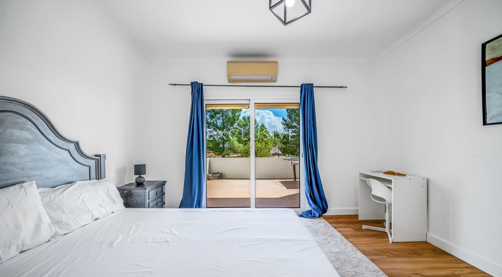 Exclusive 4+1 bedroom Villa with heated pool on 7910m2 plot in Porches, Algarve