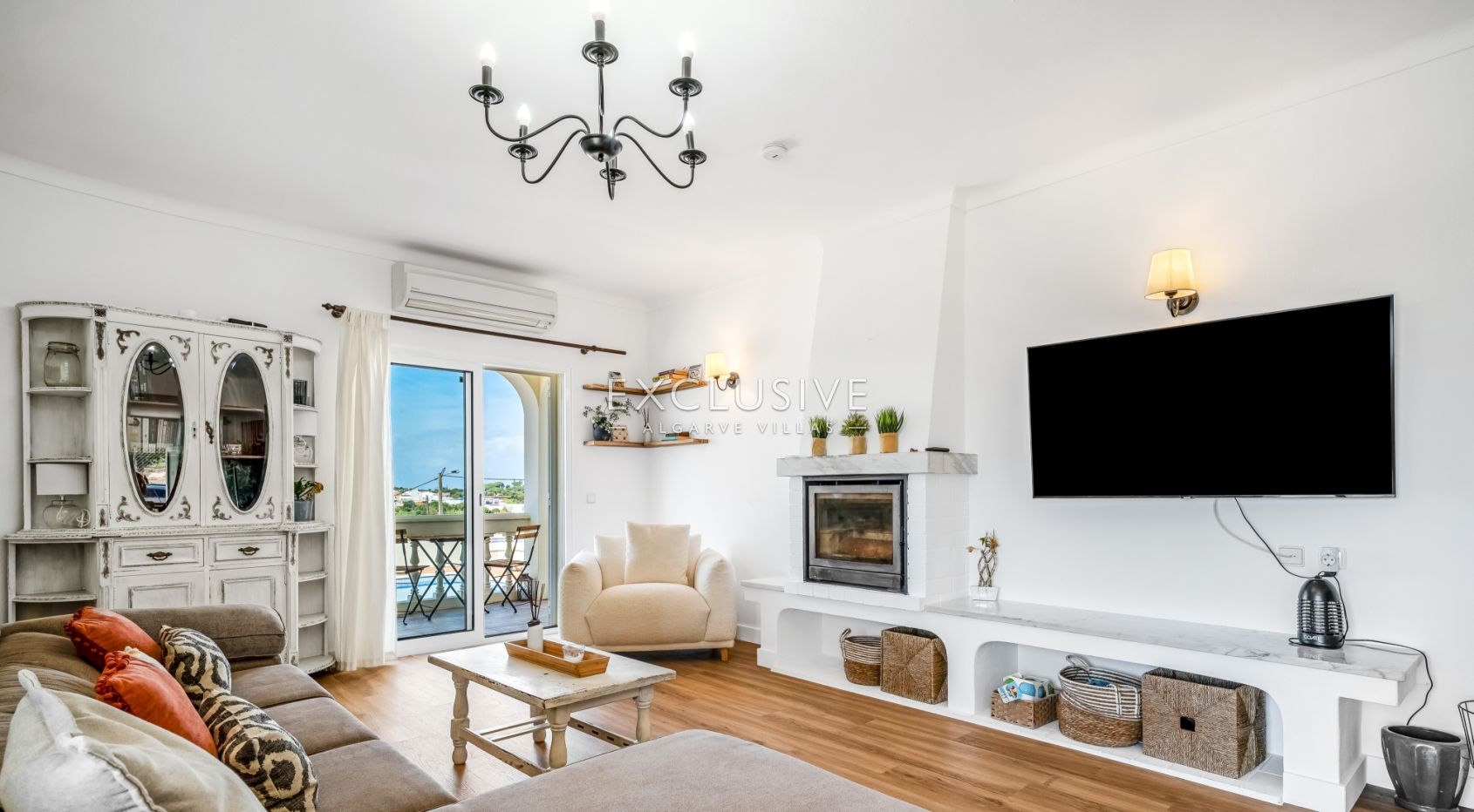 Exclusive 4+1 bedroom Villa with heated pool on 7910m2 plot in Porches, Algarve
