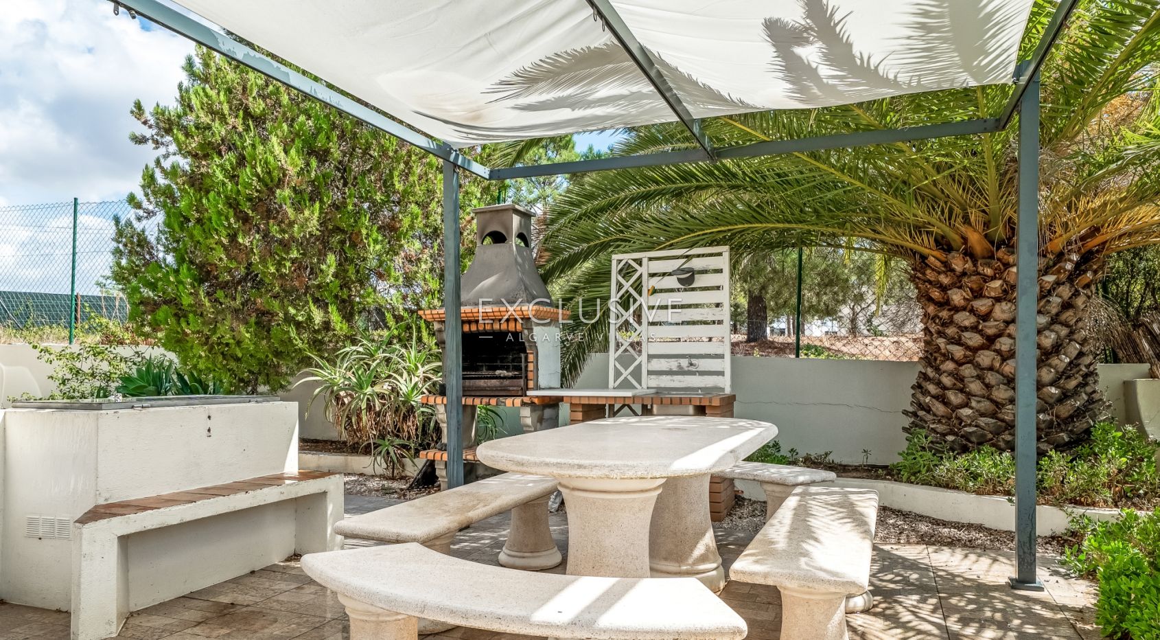 Exclusive 4+1 bedroom Villa with heated pool on 7910m2 plot in Porches, Algarve