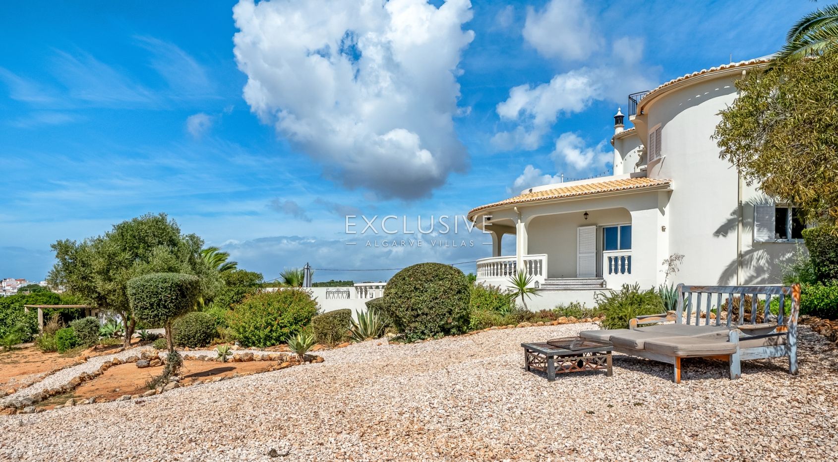 Exclusive 4+1 bedroom Villa with heated pool on 7910m2 plot in Porches, Algarve