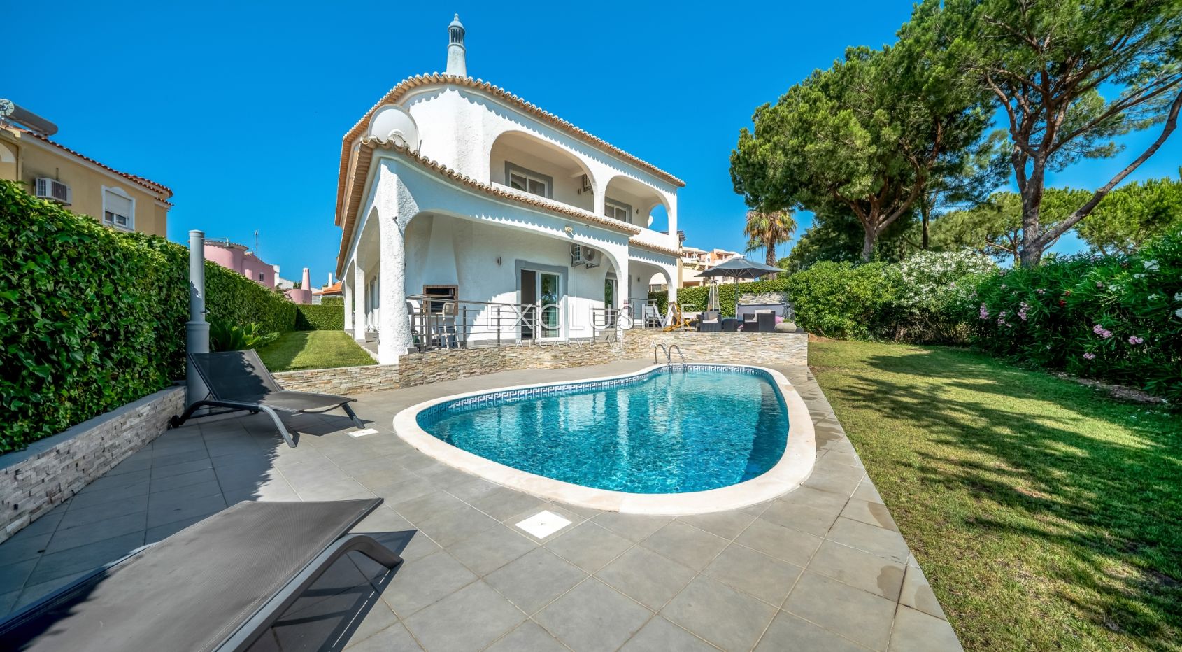 Sie eine Golfvilla in erster Reihe im alten Dorfteil von Vilamoura