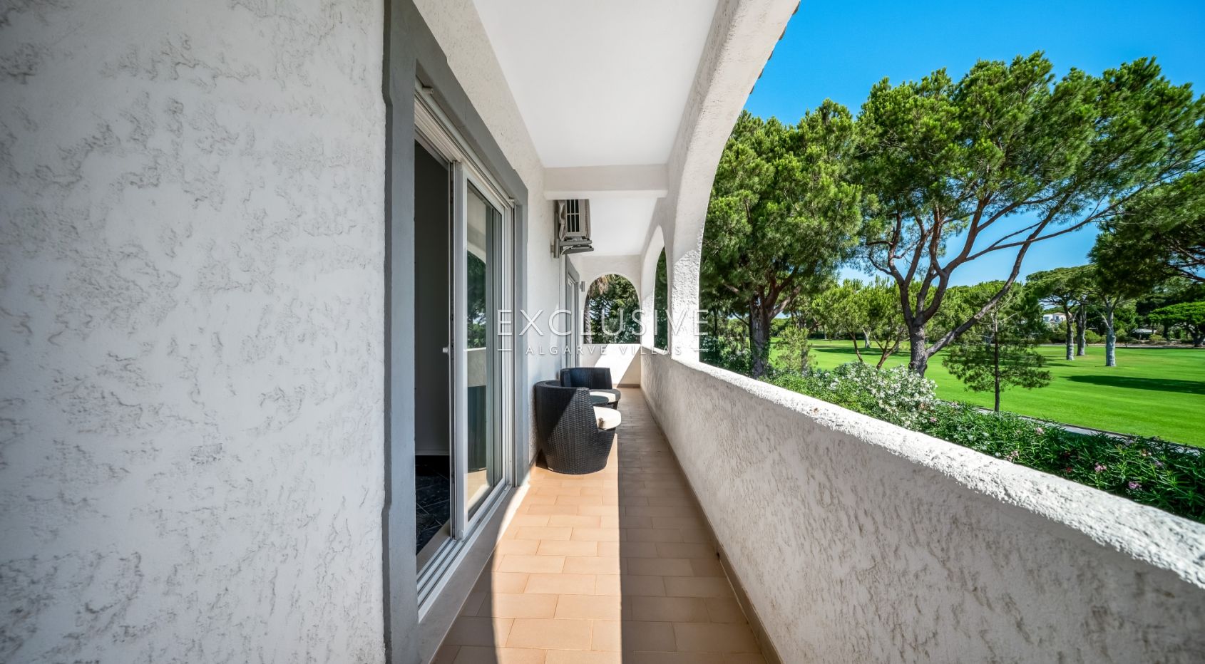 Sie eine Golfvilla in erster Reihe im alten Dorfteil von Vilamoura
