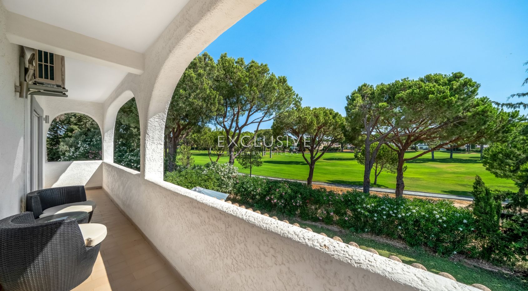Sie eine Golfvilla in erster Reihe im alten Dorfteil von Vilamoura