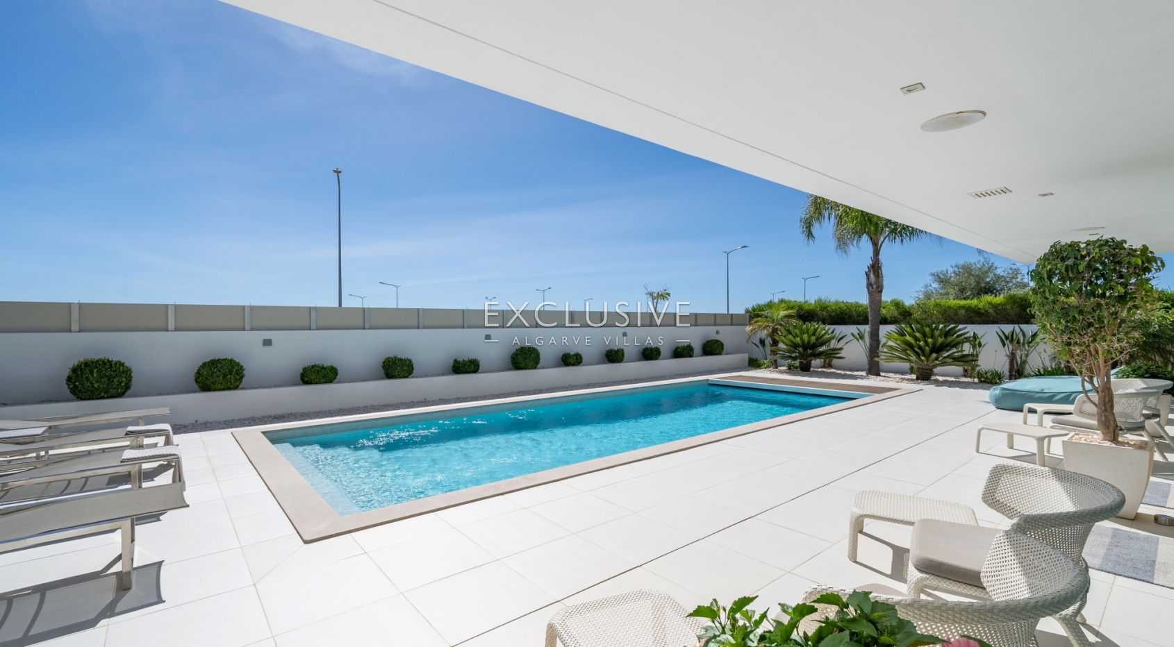 Beachfront Villa with Stunning Sea Views in Ponta da Piedade, Lagos