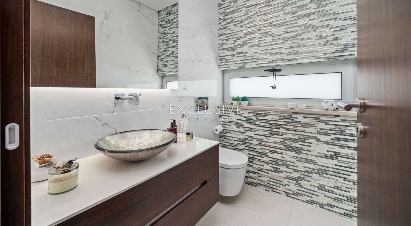 Beachfront Villa with Stunning Sea Views in Ponta da Piedade, Lagos