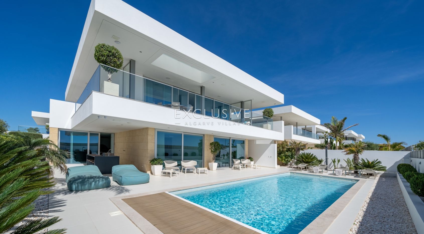 Beachfront Villa with Stunning Sea Views in Ponta da Piedade, Lagos
