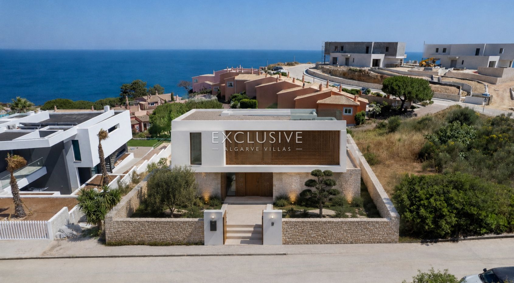 Schlüsselfertiges Projekt einer modernen Villa mit Meerblick in Praia da Luz an der Algarve zu verka