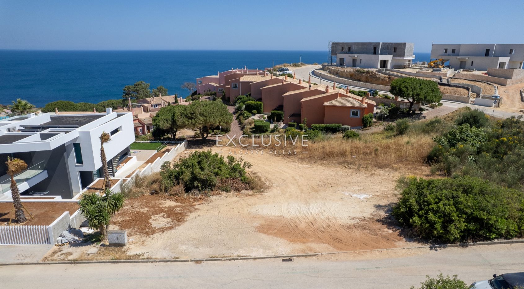 Schlüsselfertiges Projekt einer modernen Villa mit Meerblick in Praia da Luz an der Algarve zu verka