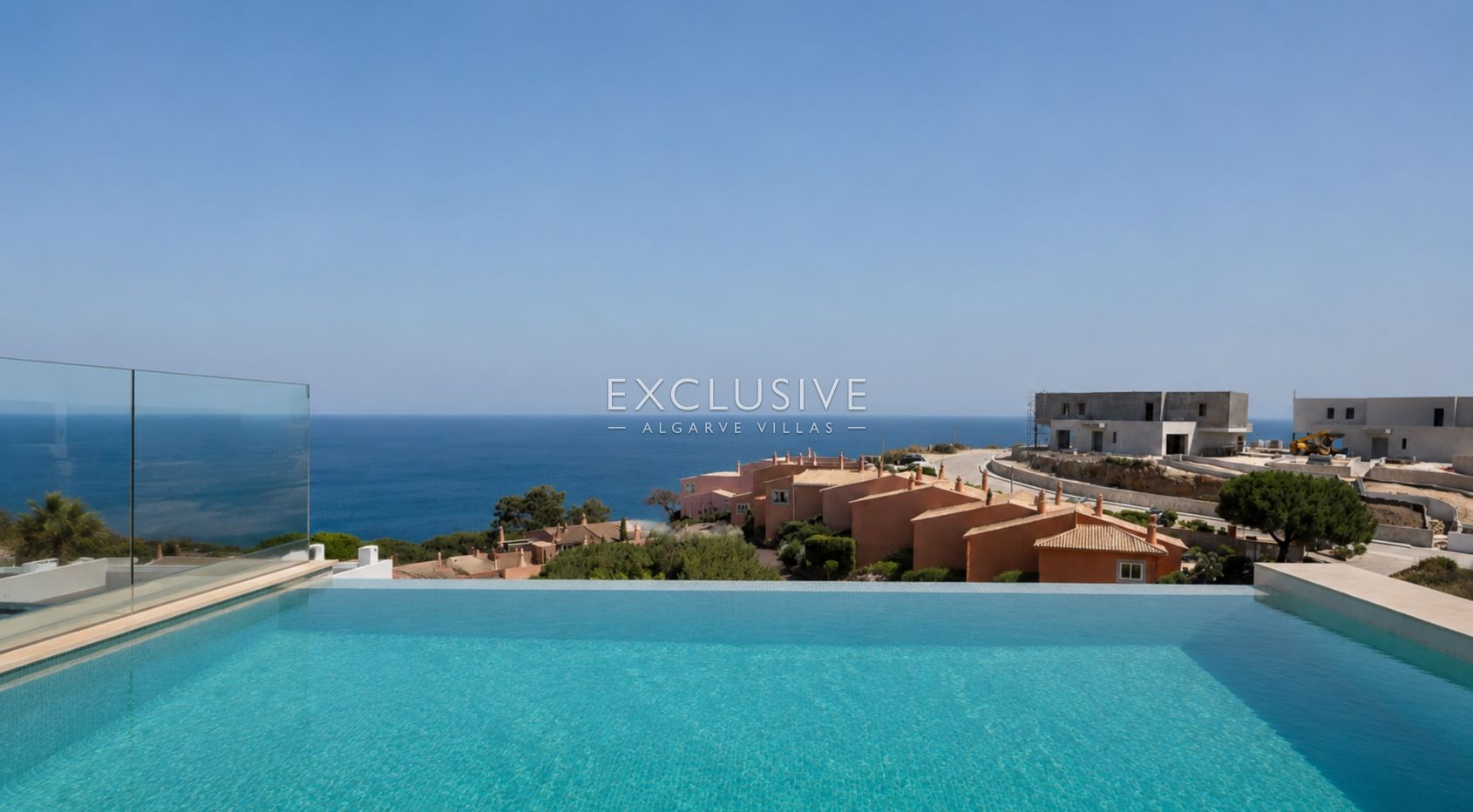 Projeto de moradia contemporânea pronta a habitar, vista para o mar, Praia da Luz, Algarve