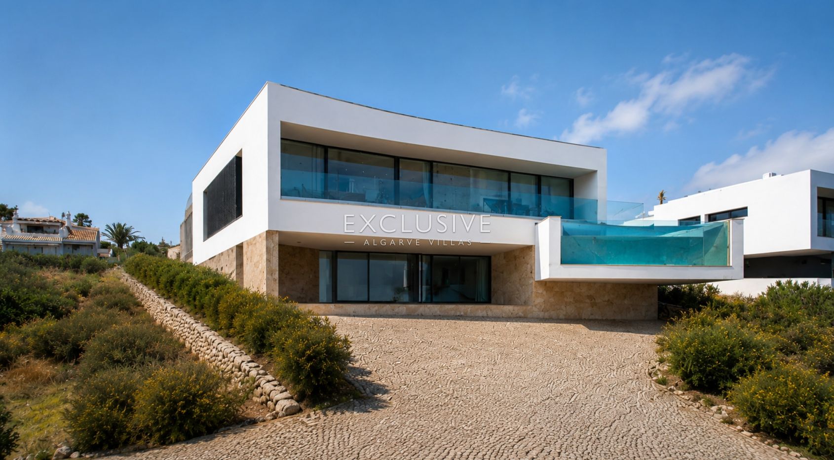 Projeto de moradia contemporânea pronta a habitar, vista para o mar, Praia da Luz, Algarve