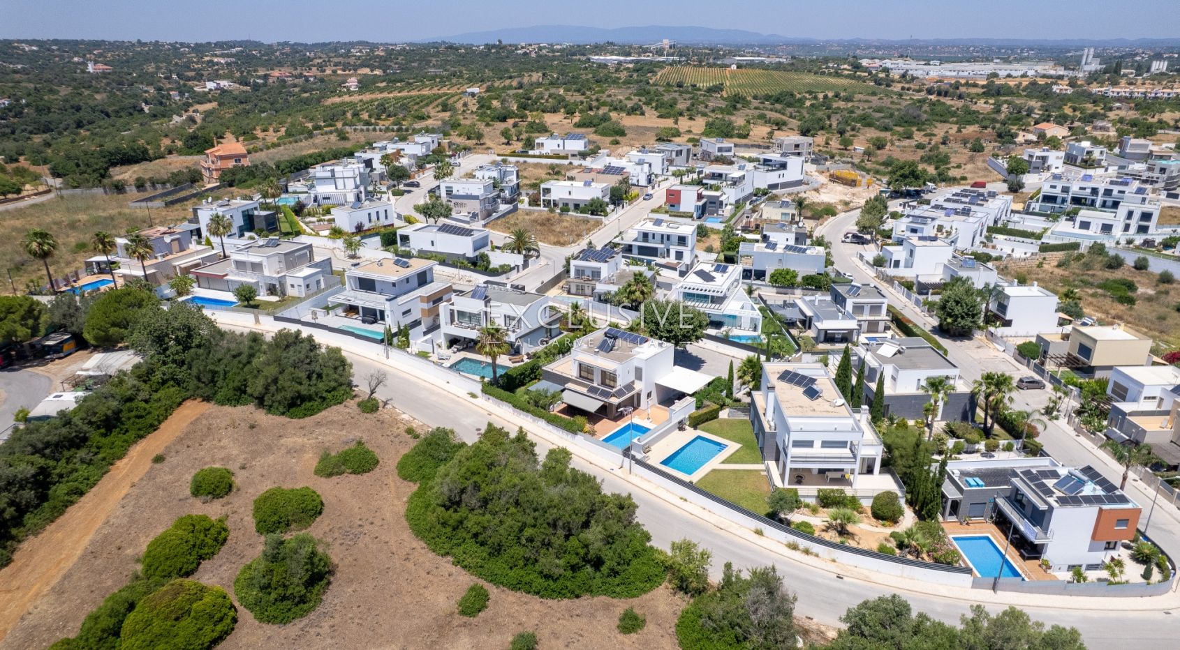 Moderne Villa mit 4 Schlafzimmern, Pool, Solar- und Photovoltaikanlage, in Alcantarilha