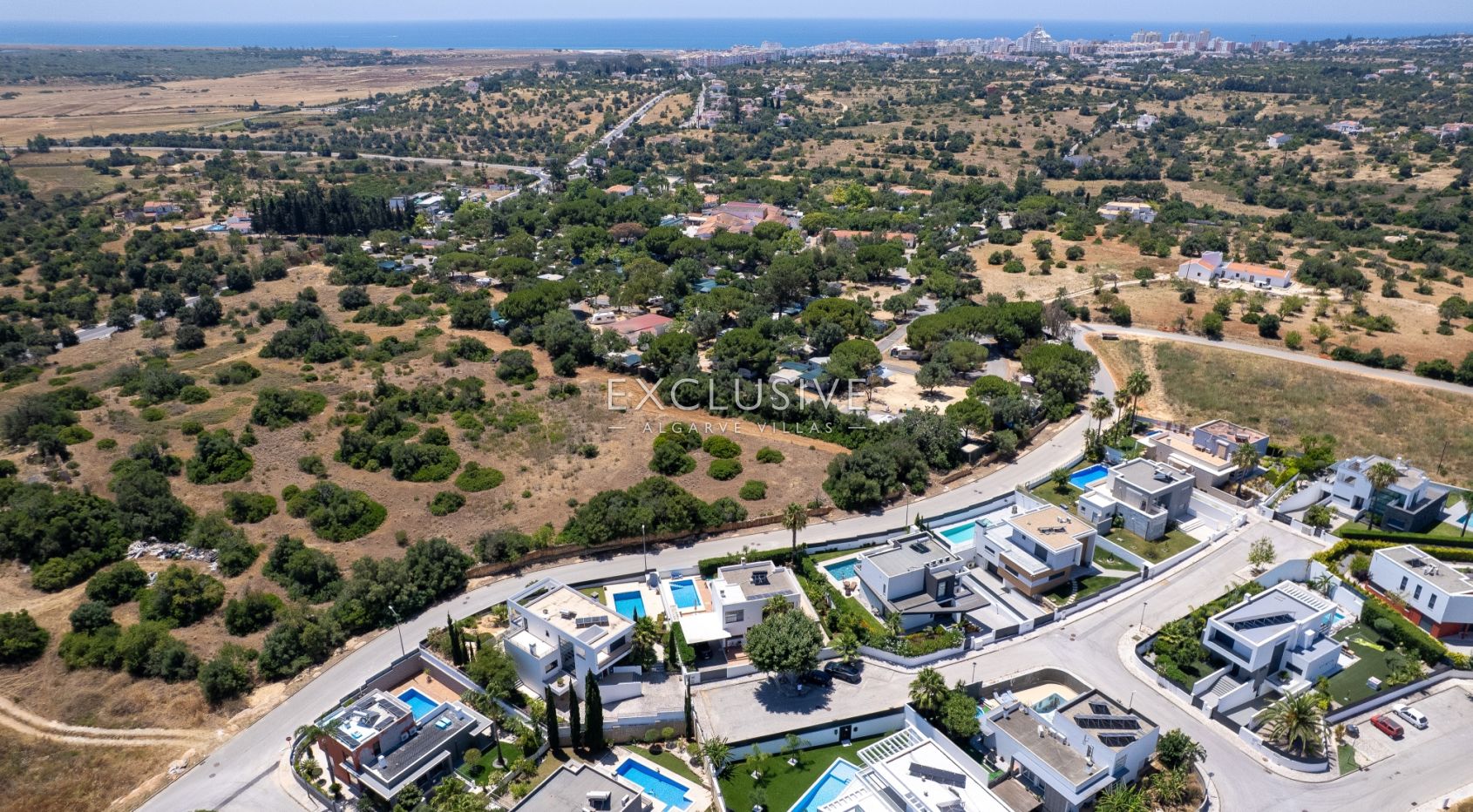 Moderne Villa mit 4 Schlafzimmern, Pool, Solar- und Photovoltaikanlage, in Alcantarilha