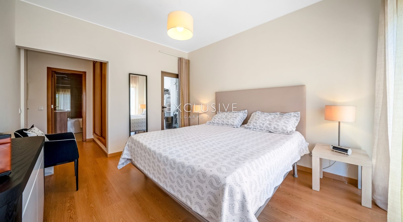 Moderne Villa mit 4 Schlafzimmern, Pool, Solar- und Photovoltaikanlage, in Alcantarilha