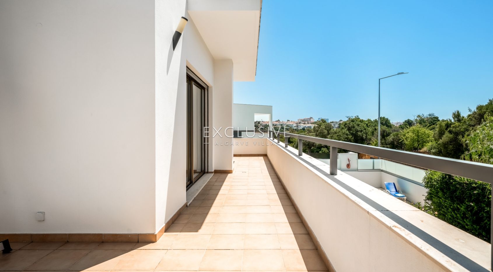 Moderne Villa mit 4 Schlafzimmern, Pool, Solar- und Photovoltaikanlage, in Alcantarilha