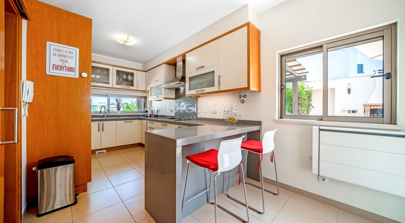 Moderne Villa mit 4 Schlafzimmern, Pool, Solar- und Photovoltaikanlage, in Alcantarilha
