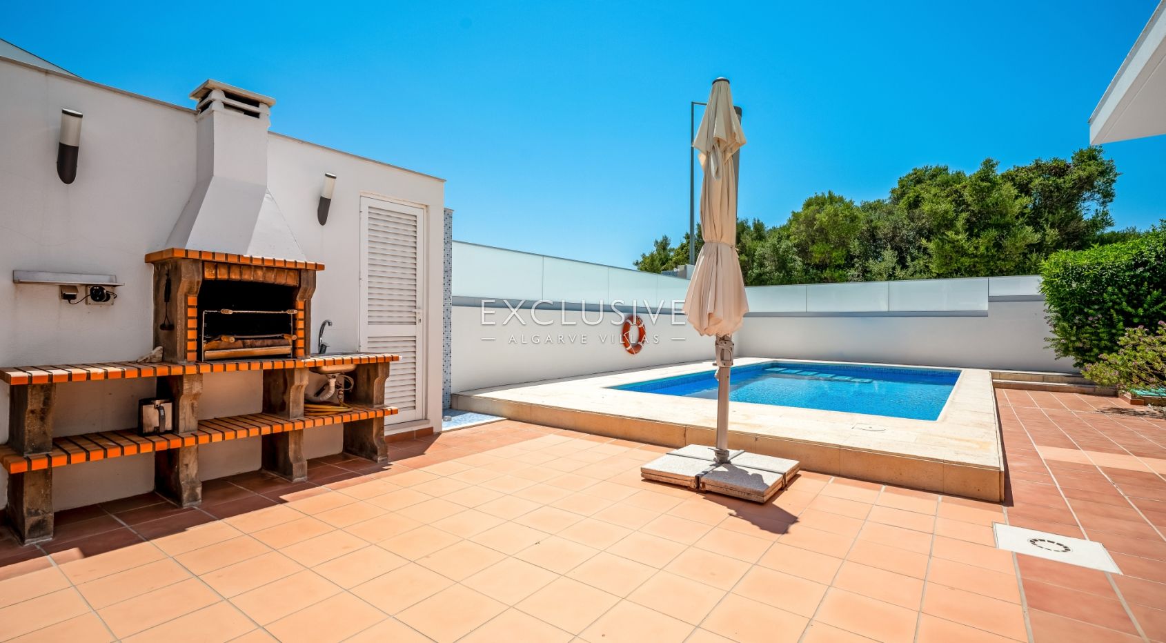 Moderne Villa mit 4 Schlafzimmern, Pool, Solar- und Photovoltaikanlage, in Alcantarilha