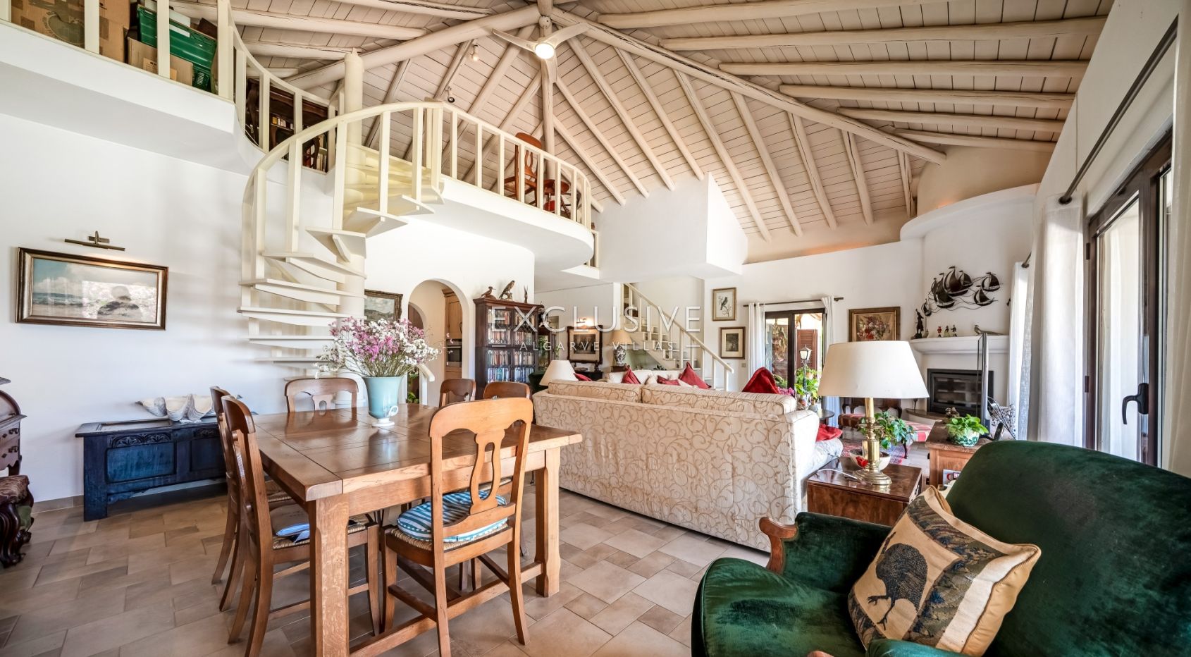 Anwesen im Landhausstil in Caramujeira an der Algarve