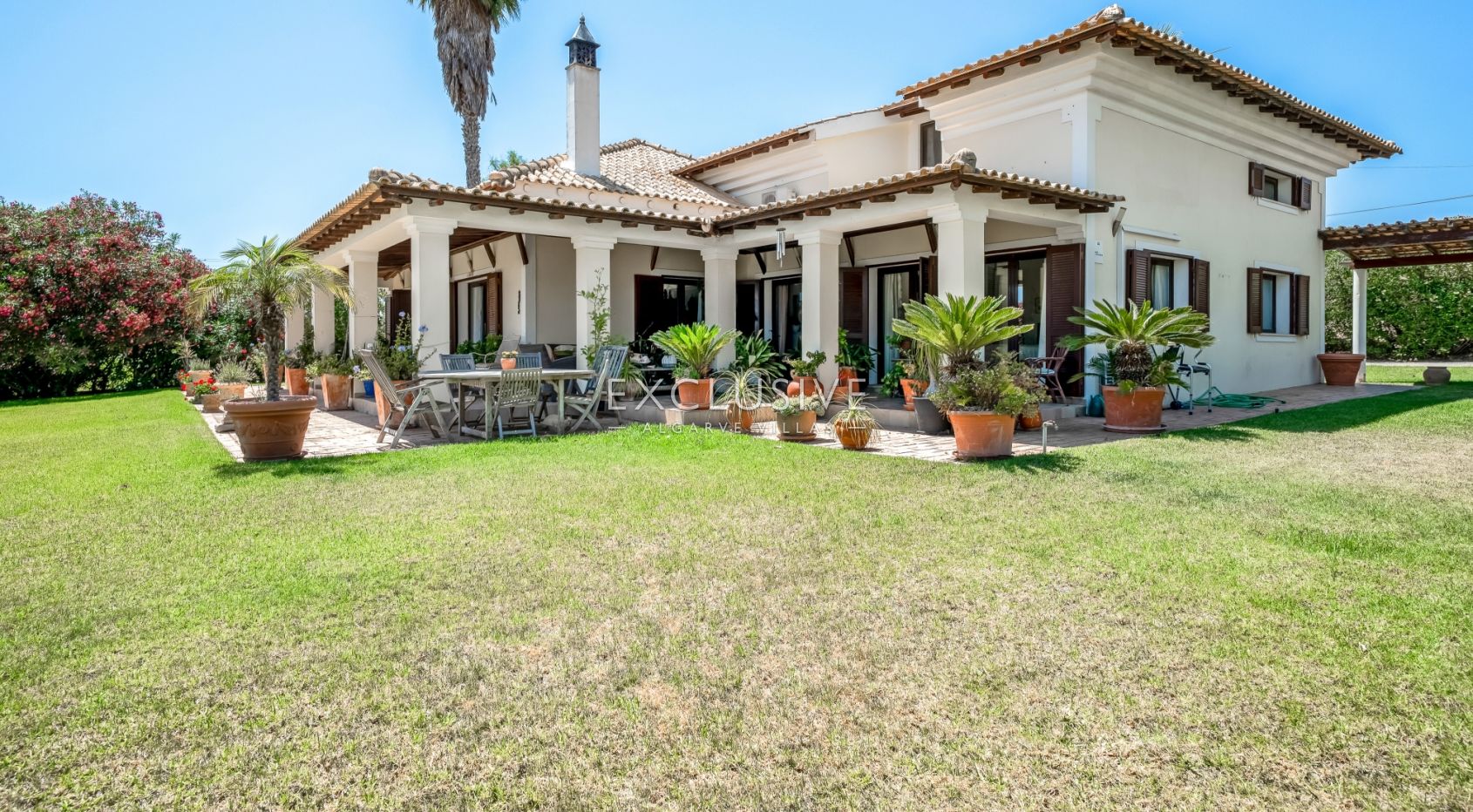 Anwesen im Landhausstil in Caramujeira an der Algarve