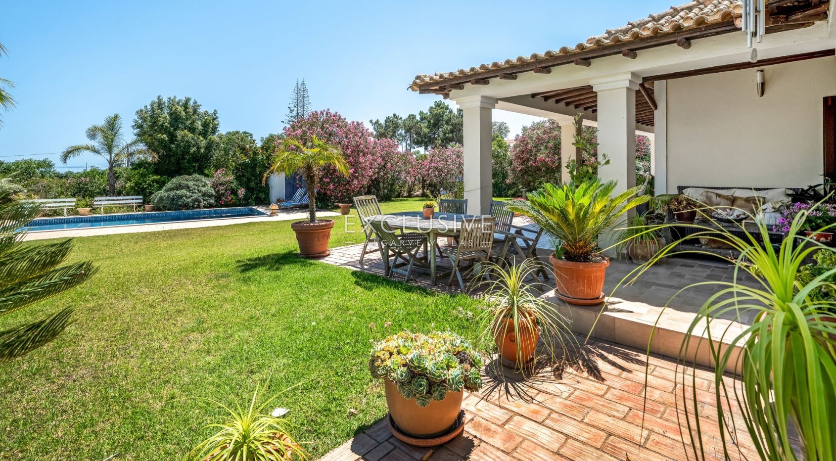 Anwesen im Landhausstil in Caramujeira an der Algarve