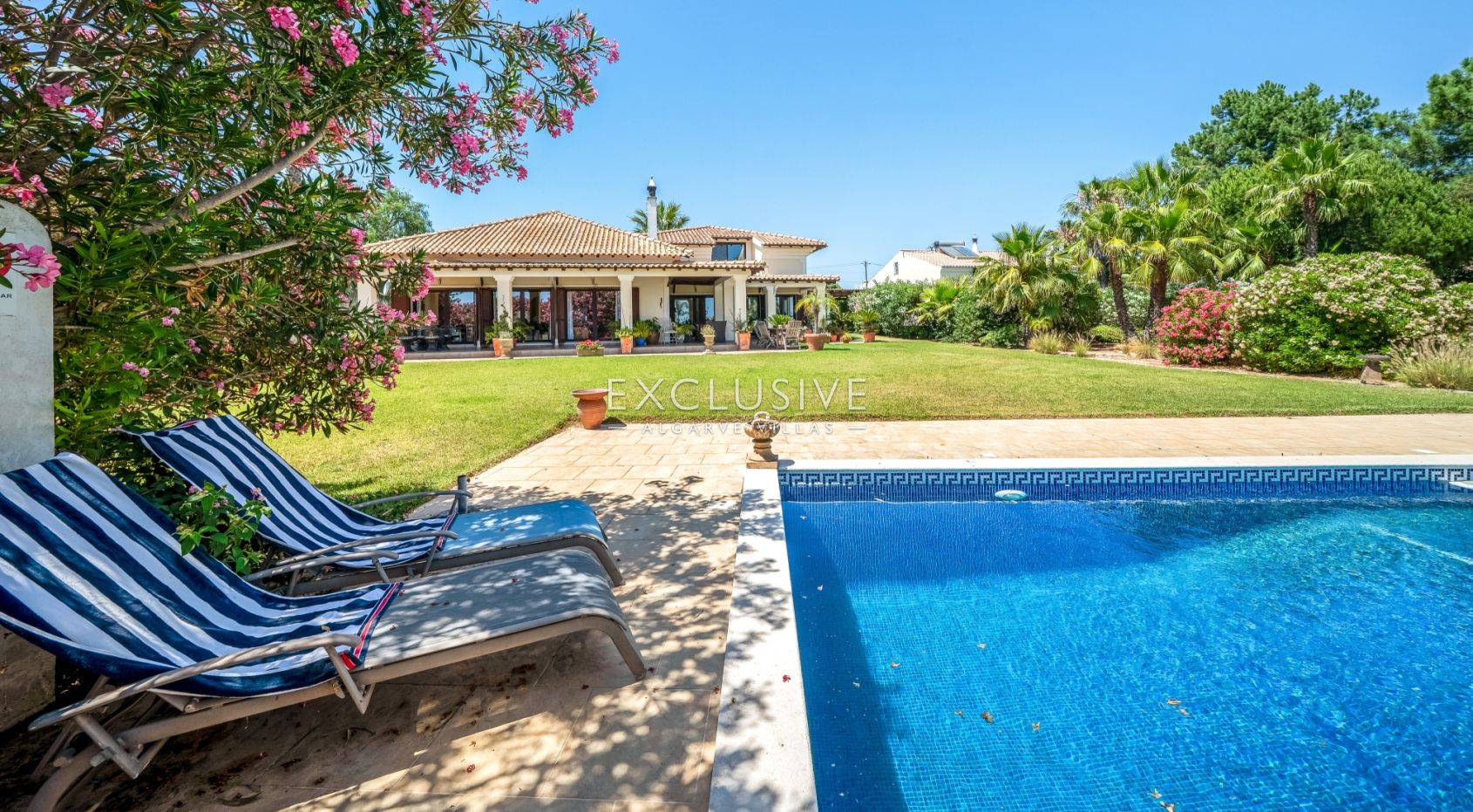Anwesen im Landhausstil in Caramujeira an der Algarve