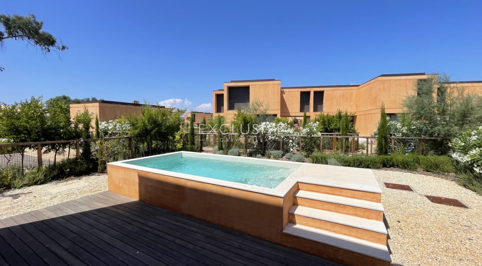 une villa de luxe de 3 chambres avec piscine privée et jardin à Vilamoura