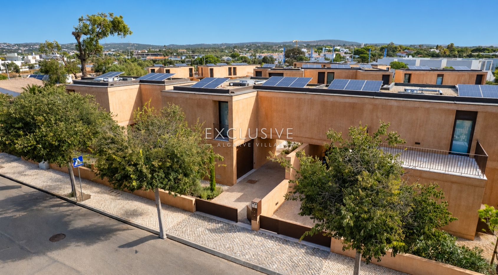 Buy Luxury 3 Bedroom Villa with Private Pool & Garden in Vilamoura