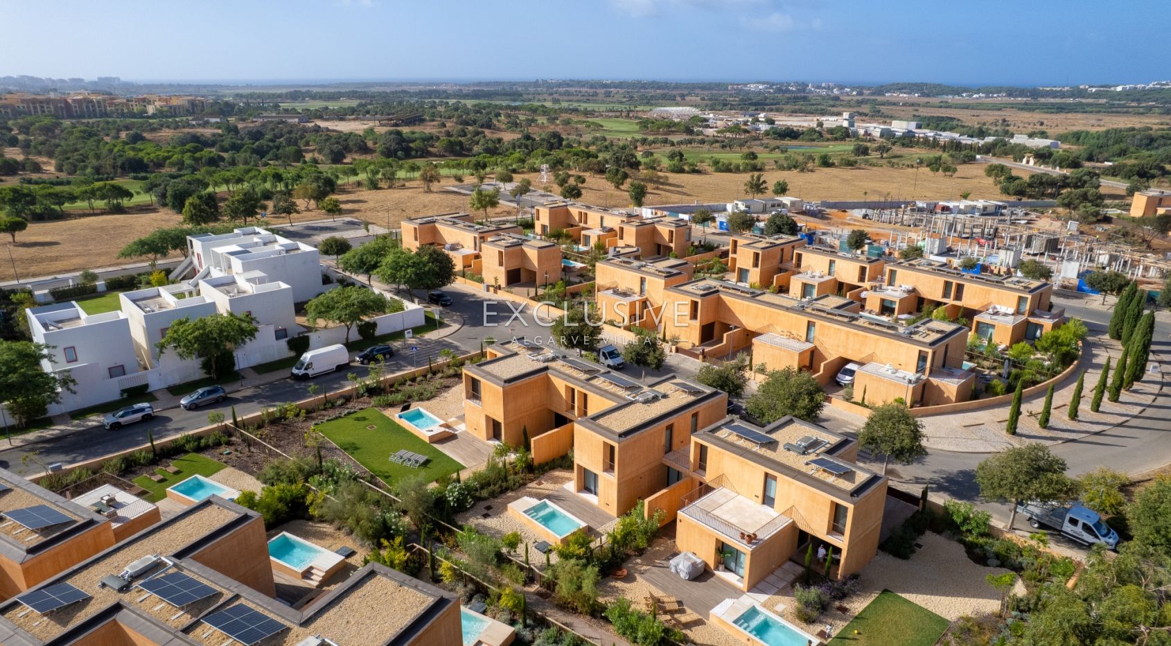 Buy Luxury 3 Bedroom Villa with Private Pool & Garden in Vilamoura