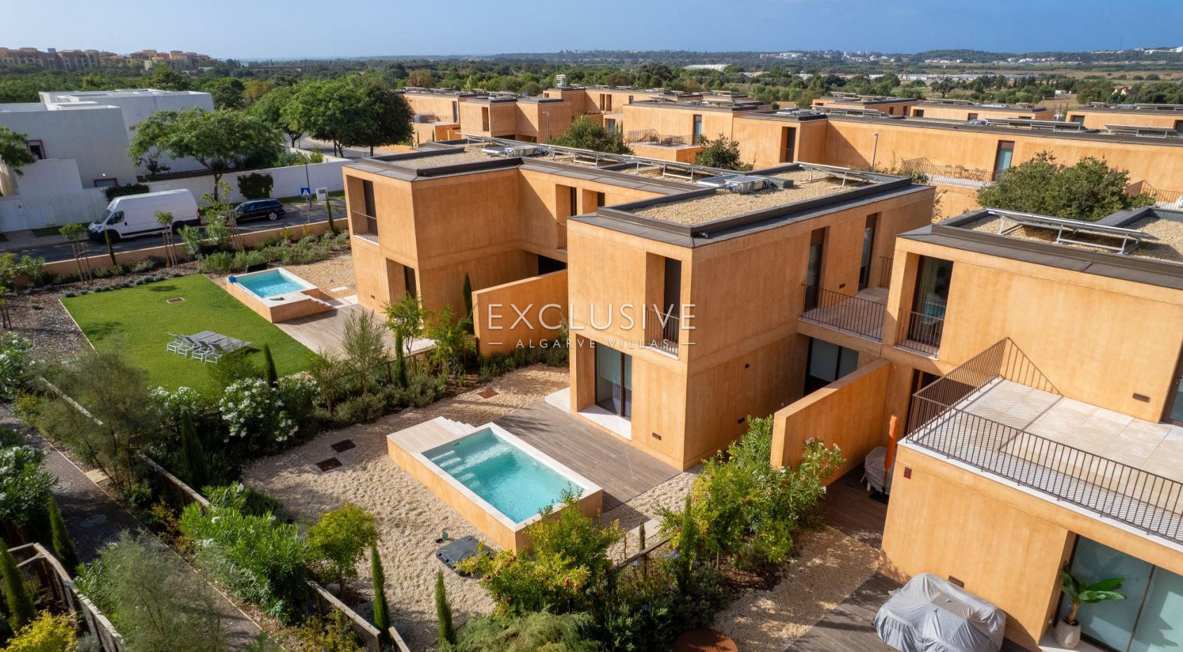 Buy Luxury 3 Bedroom Villa with Private Pool & Garden in Vilamoura