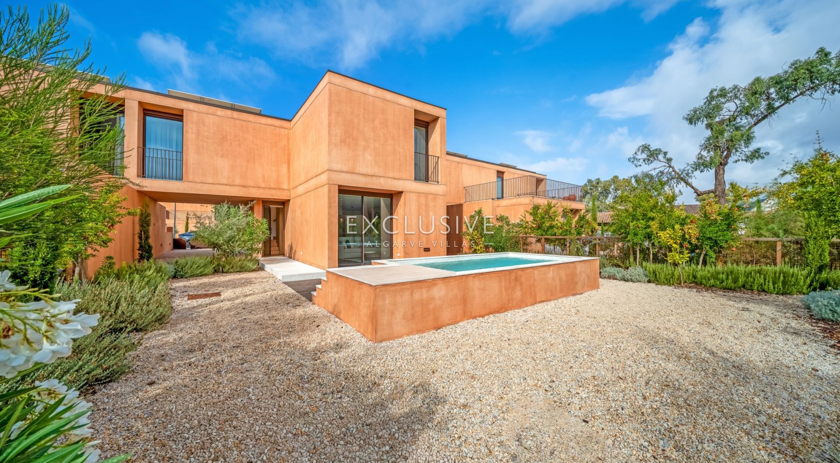 Buy Luxury 3 Bedroom Villa with Private Pool & Garden in Vilamoura