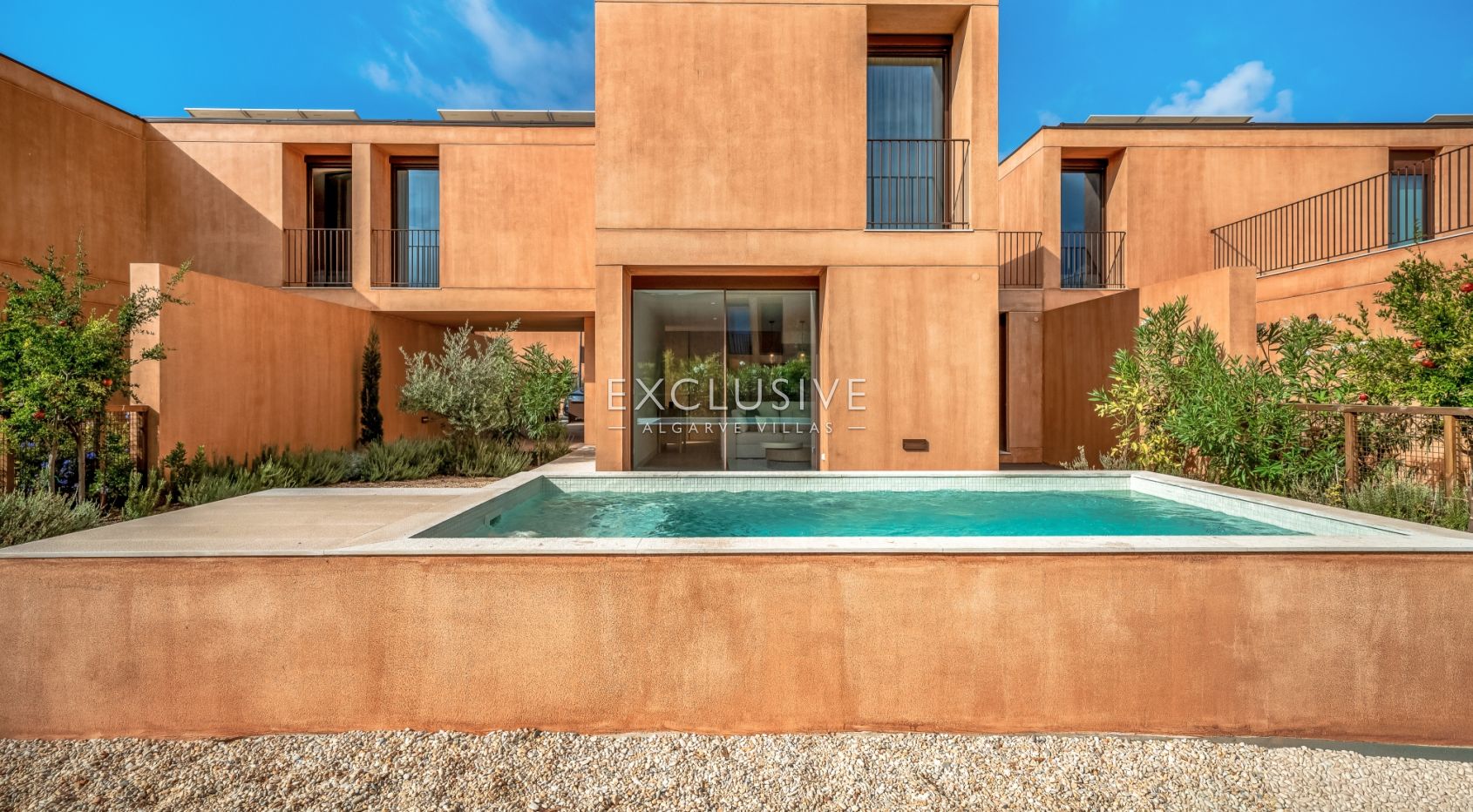 Buy Luxury 3 Bedroom Villa with Private Pool & Garden in Vilamoura