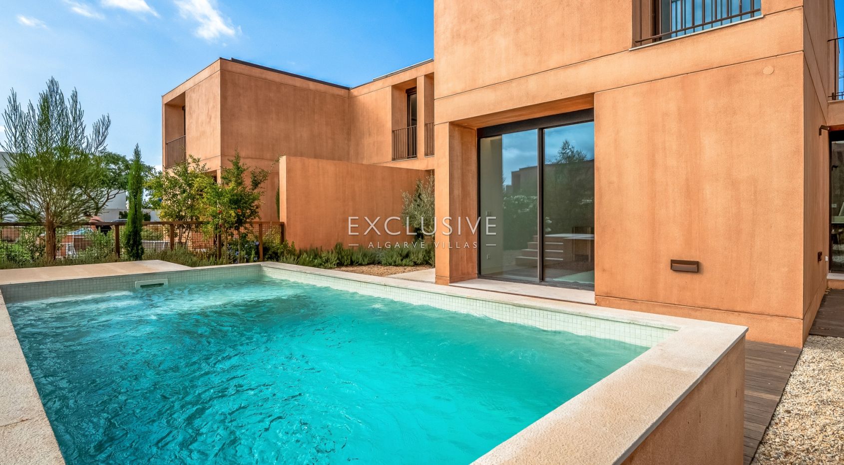 Buy Luxury 3 Bedroom Villa with Private Pool & Garden in Vilamoura