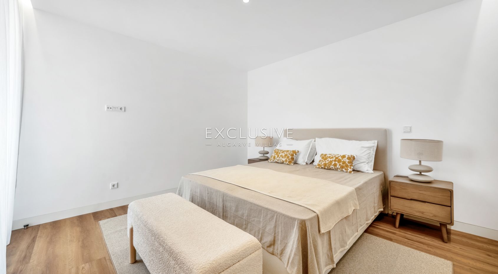 Buy Luxury 3 Bedroom Villa with Private Pool & Garden in Vilamoura