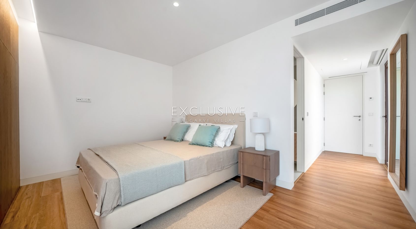 Buy Luxury 3 Bedroom Villa with Private Pool & Garden in Vilamoura