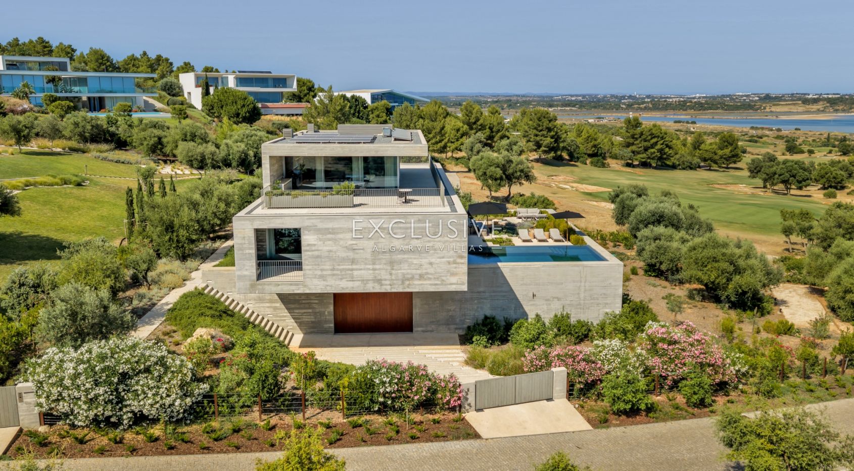 Moderne Villa mit 5 Schlafzimmern und Blick auf das Meer und den Golfplatz im Palmares Golf Resort