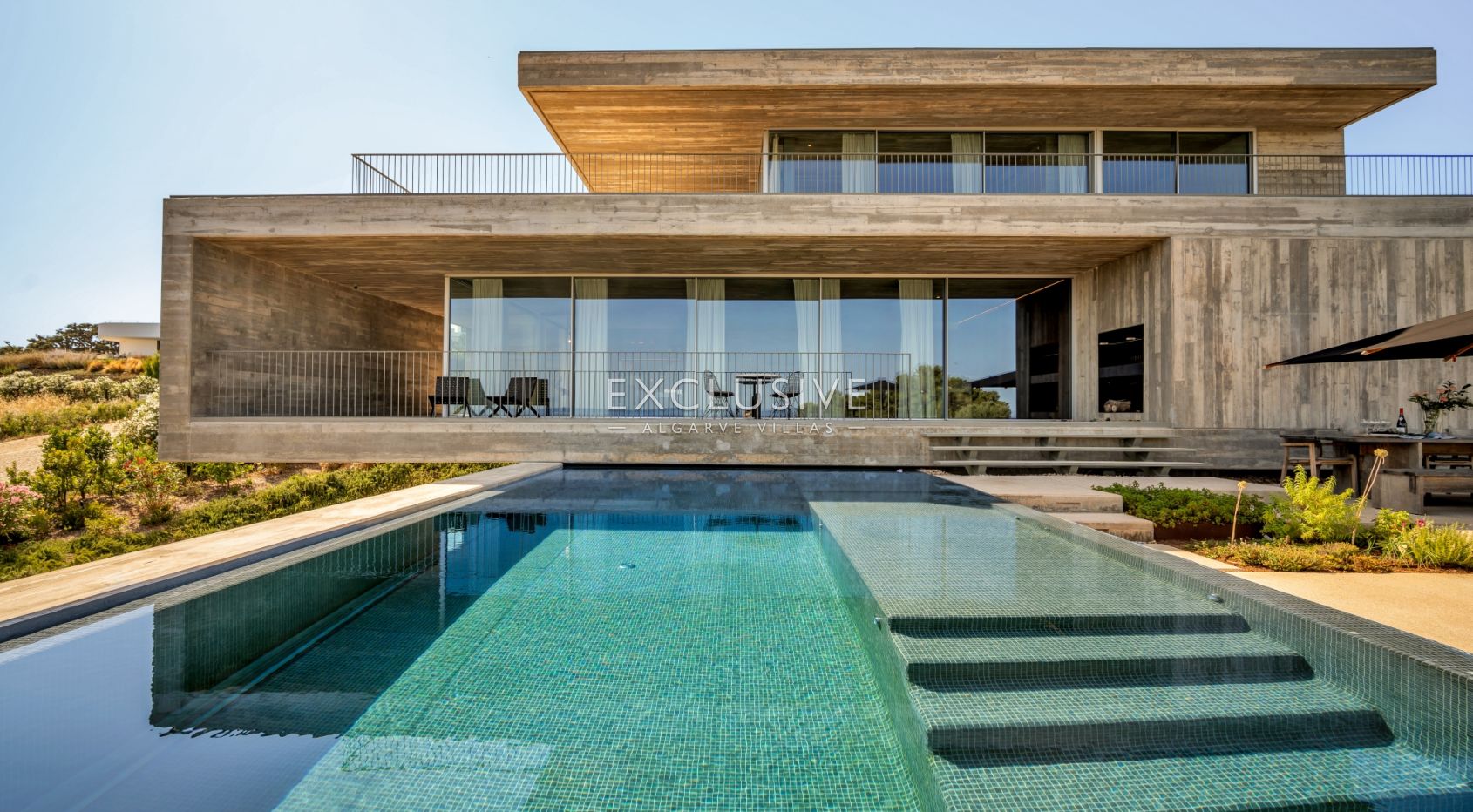 Moderne Villa mit 5 Schlafzimmern und Blick auf das Meer und den Golfplatz im Palmares Golf Resort