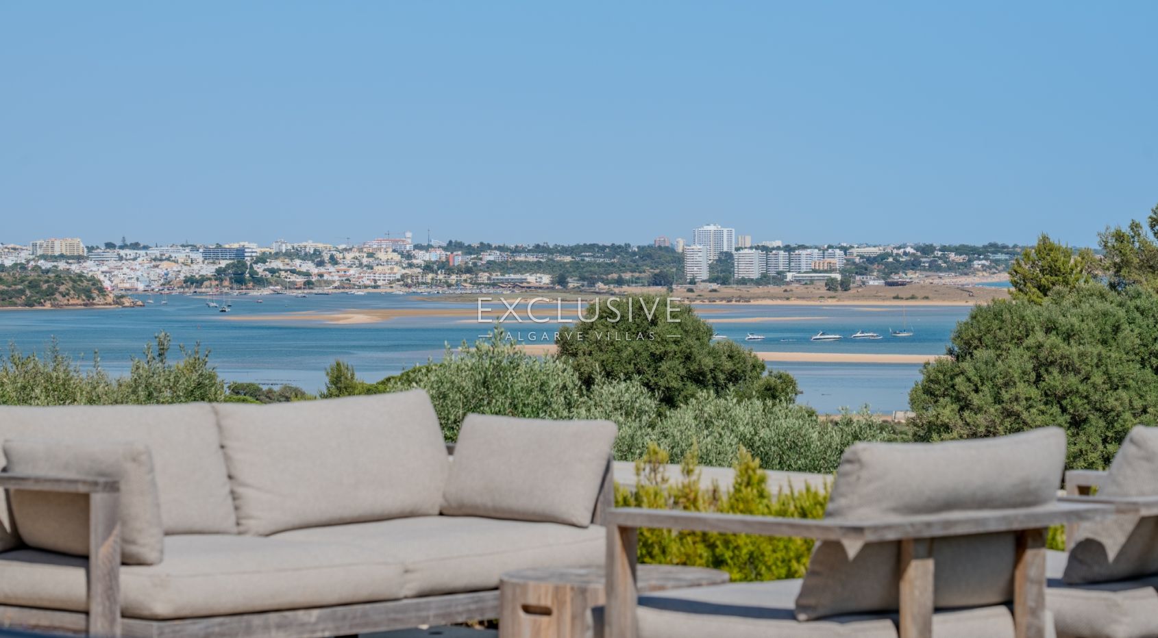 Moderne Villa mit 5 Schlafzimmern und Blick auf das Meer und den Golfplatz im Palmares Golf Resort