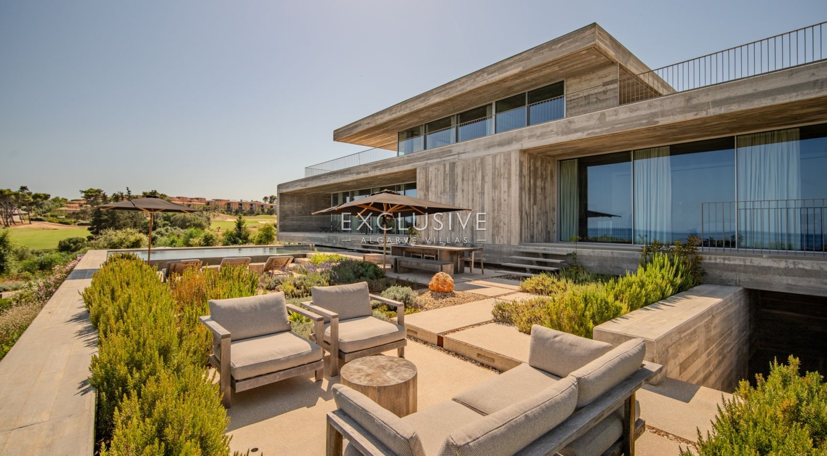 Moderne Villa mit 5 Schlafzimmern und Blick auf das Meer und den Golfplatz im Palmares Golf Resort