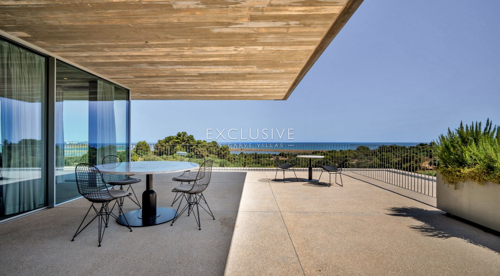 Moderne Villa mit 5 Schlafzimmern und Blick auf das Meer und den Golfplatz im Palmares Golf Resort