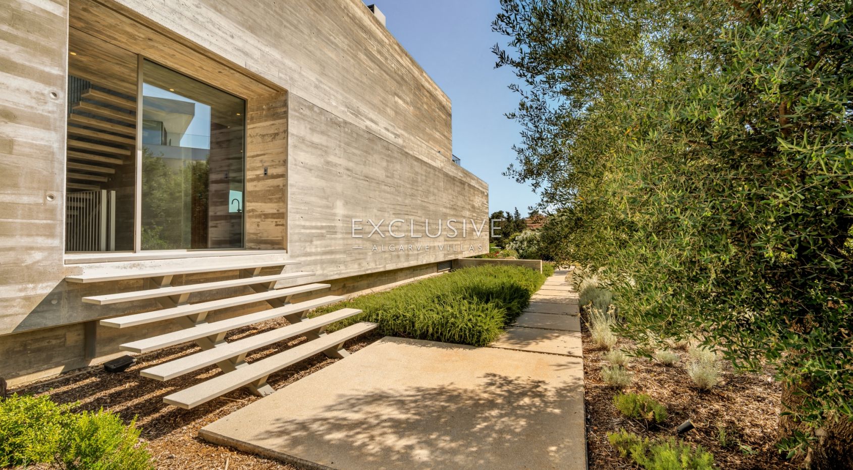 Moderne Villa mit 5 Schlafzimmern und Blick auf das Meer und den Golfplatz im Palmares Golf Resort