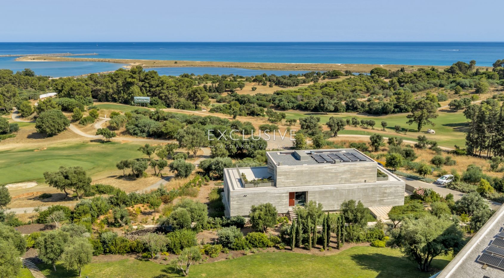 Moderne Villa mit 5 Schlafzimmern und Blick auf das Meer und den Golfplatz im Palmares Golf Resort