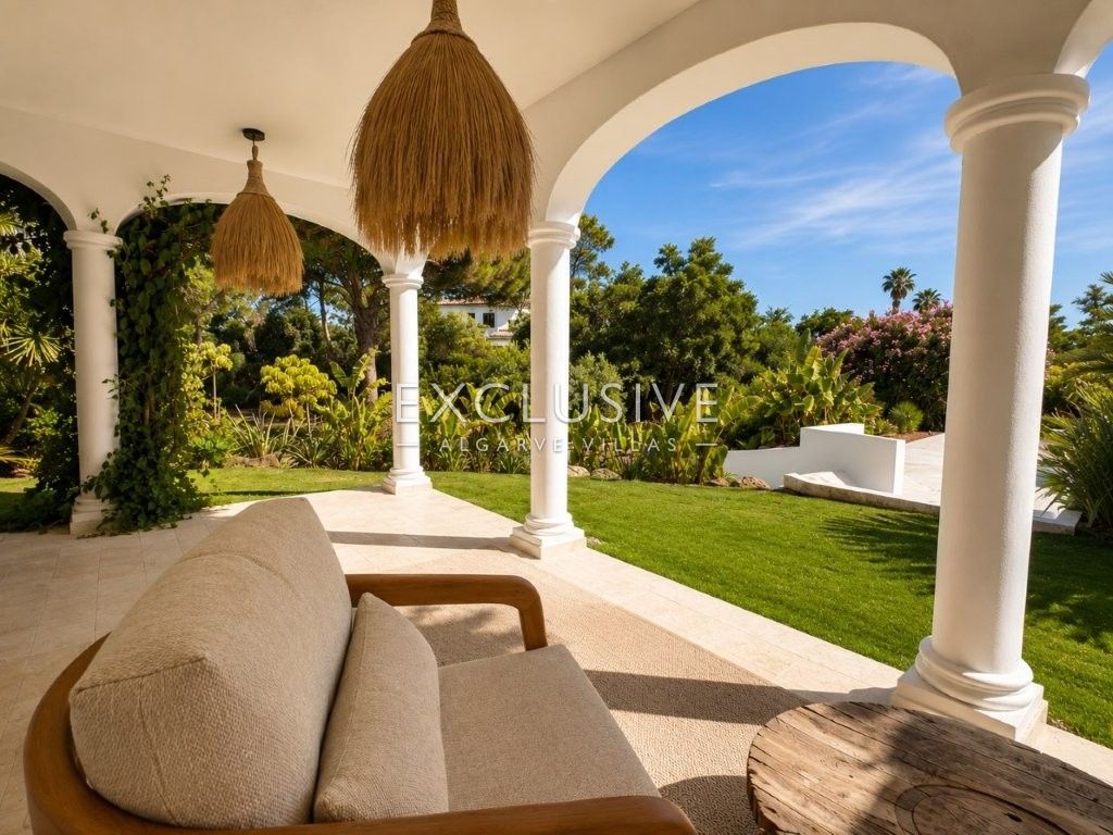 Luxuriös renovierte Villa mit 4 Schlafzimmern und Pool in Carvoeiro an der Algarve