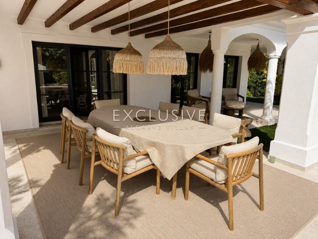 Luxuriös renovierte Villa mit 4 Schlafzimmern und Pool in Carvoeiro an der Algarve