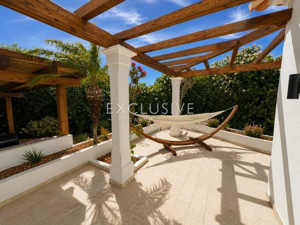 Luxuriös renovierte Villa mit 4 Schlafzimmern und Pool in Carvoeiro an der Algarve