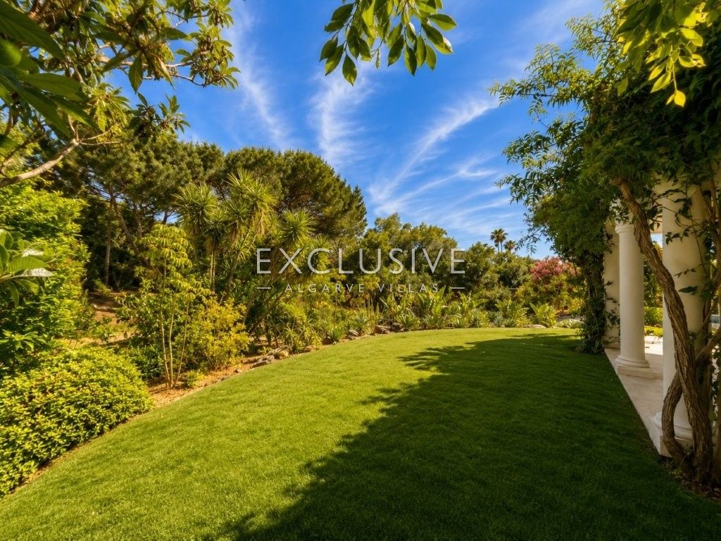 Luxuriös renovierte Villa mit 4 Schlafzimmern und Pool in Carvoeiro an der Algarve