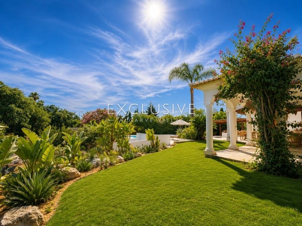 Luxuriös renovierte Villa mit 4 Schlafzimmern und Pool in Carvoeiro an der Algarve