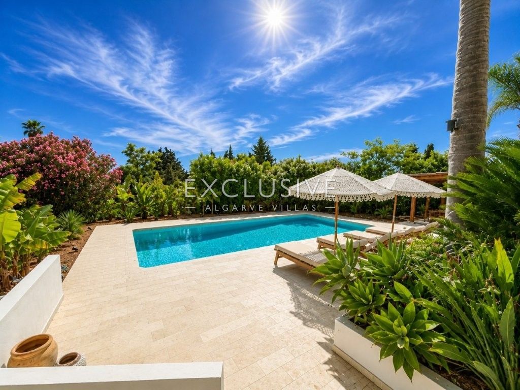 Luxuriös renovierte Villa mit 4 Schlafzimmern und Pool in Carvoeiro an der Algarve