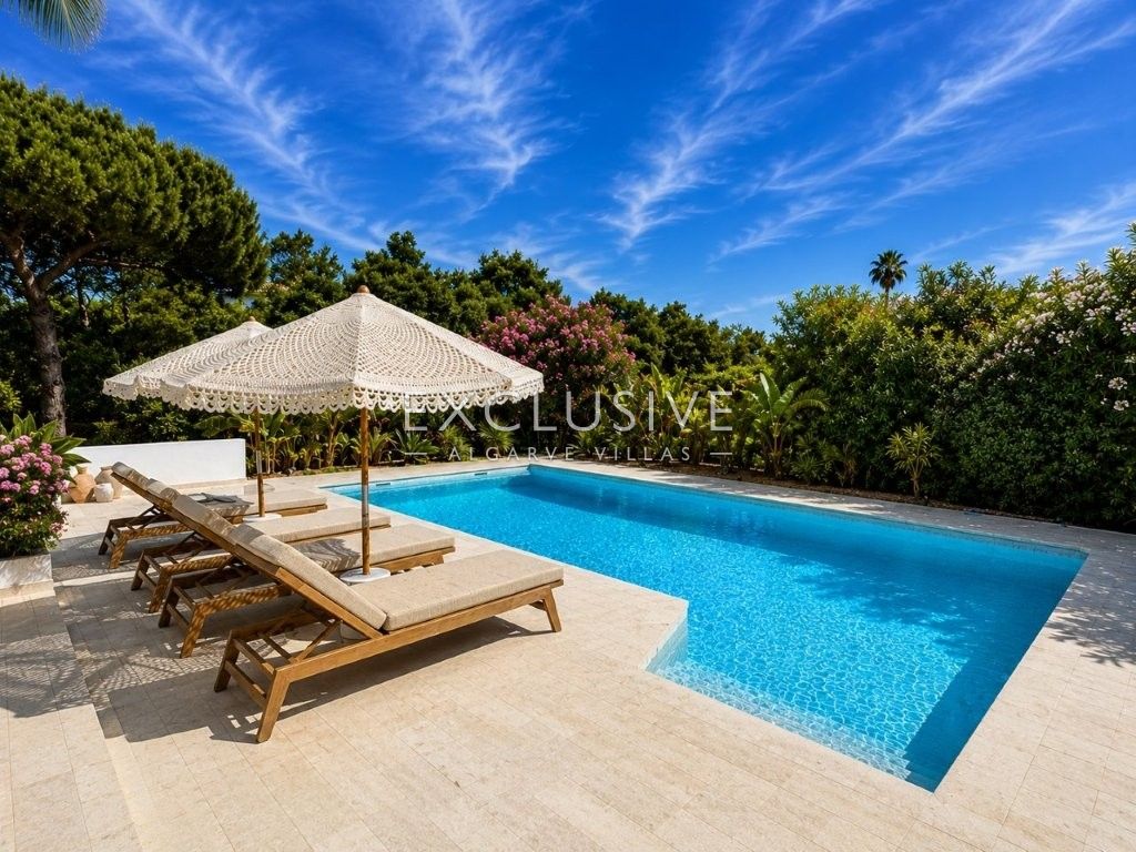 Luxuriös renovierte Villa mit 4 Schlafzimmern und Pool in Carvoeiro an der Algarve